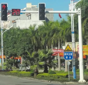 交通八角錐單（dān）懸臂信號（hào）燈杆